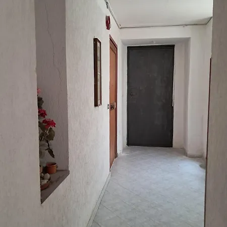 10elode House * Nápoles