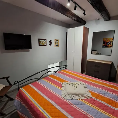 10elode House * Nápoles