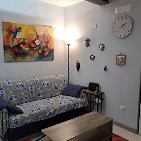 10elode House