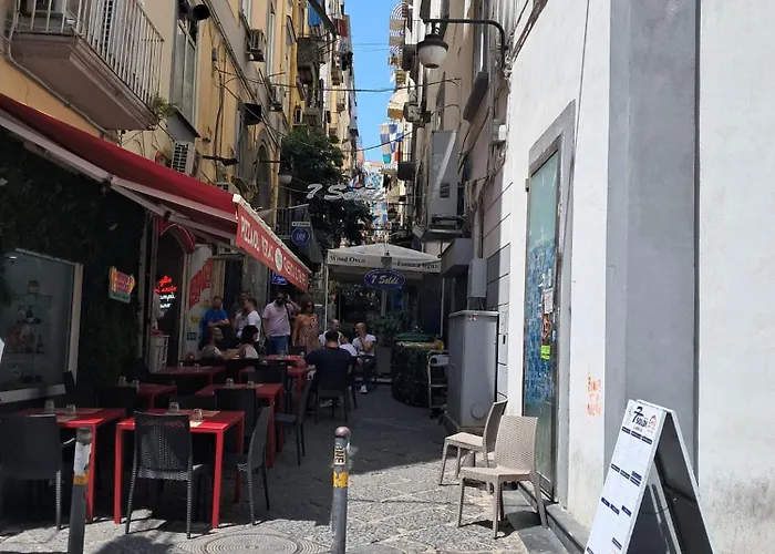 10elode House * Napoli